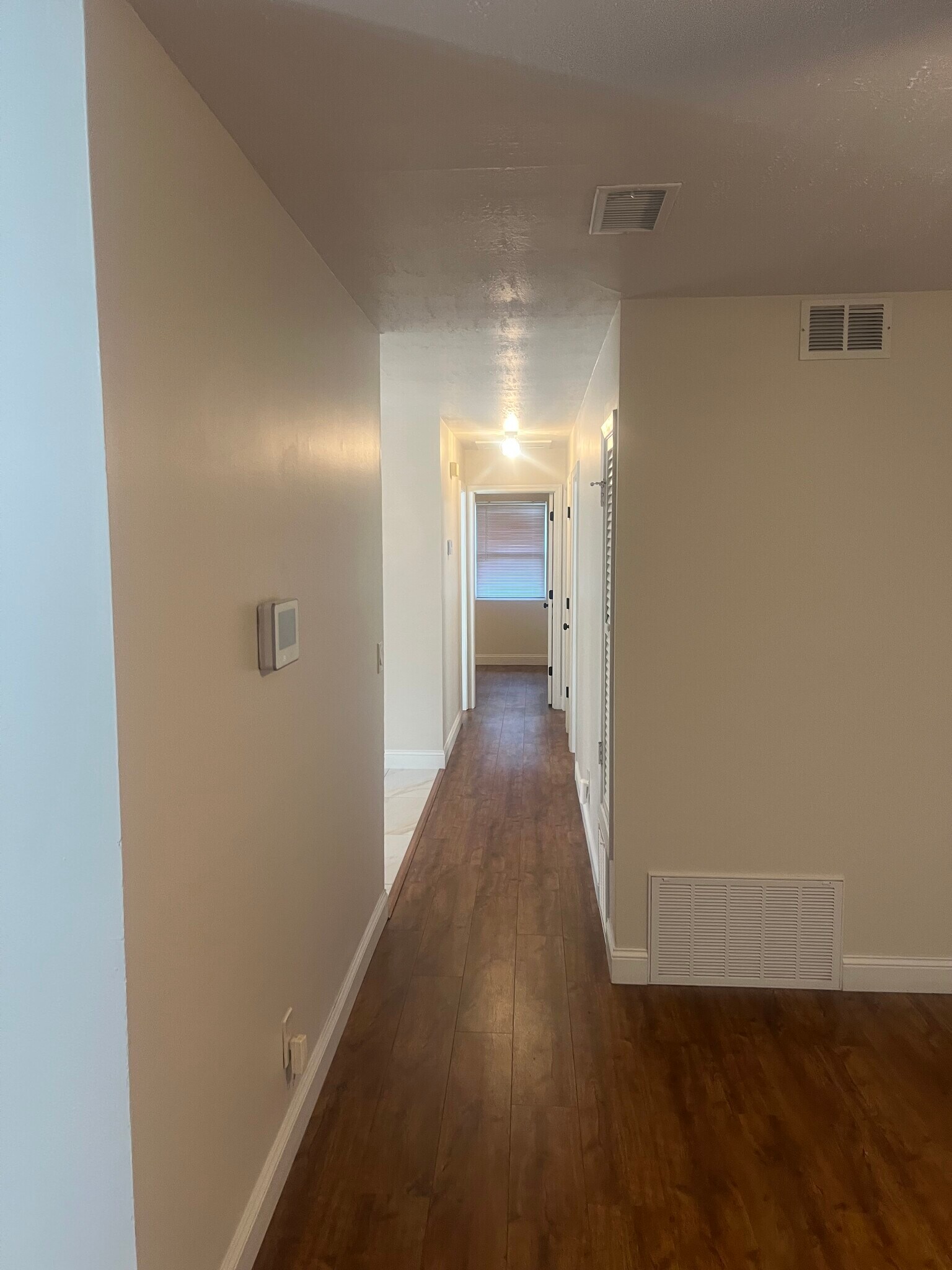 Building Photo - 3107 Scenic Dr