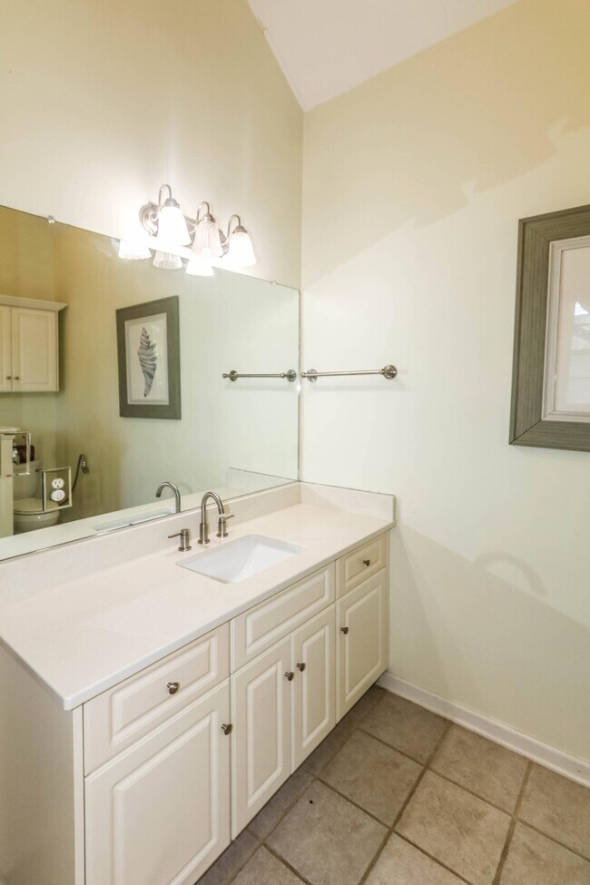 Building Photo - 5803 Carriage Hills Dr