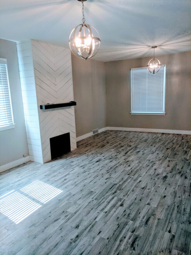 Building Photo - AMAZING Midvale Home in perfect central location!