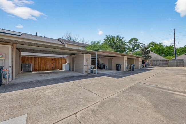 Building Photo - 6700 Richardson Rd