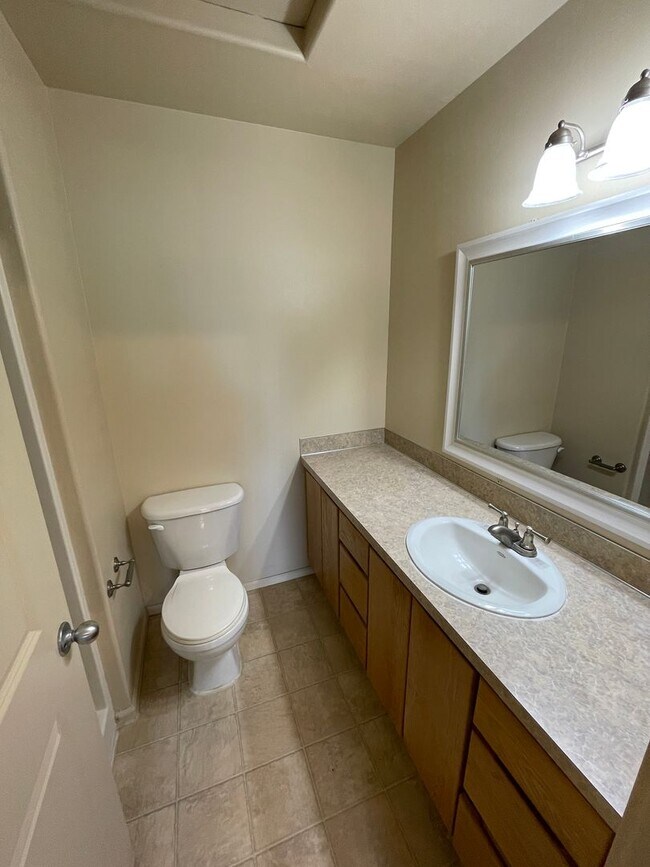 Building Photo - 232