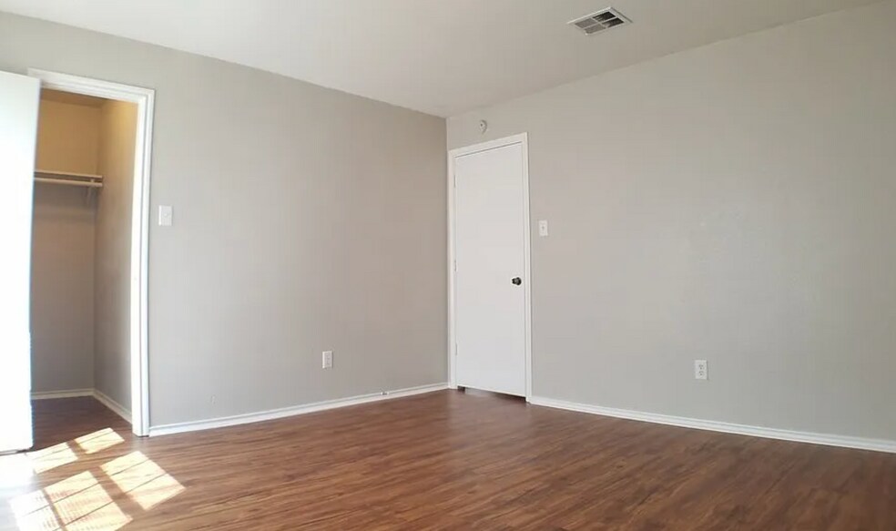 Building Photo - 6713 Panda Royle Dr