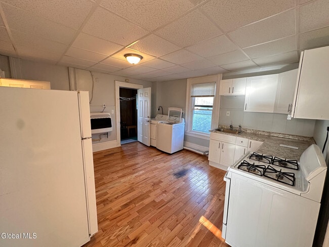 Building Photo - 129 Main St