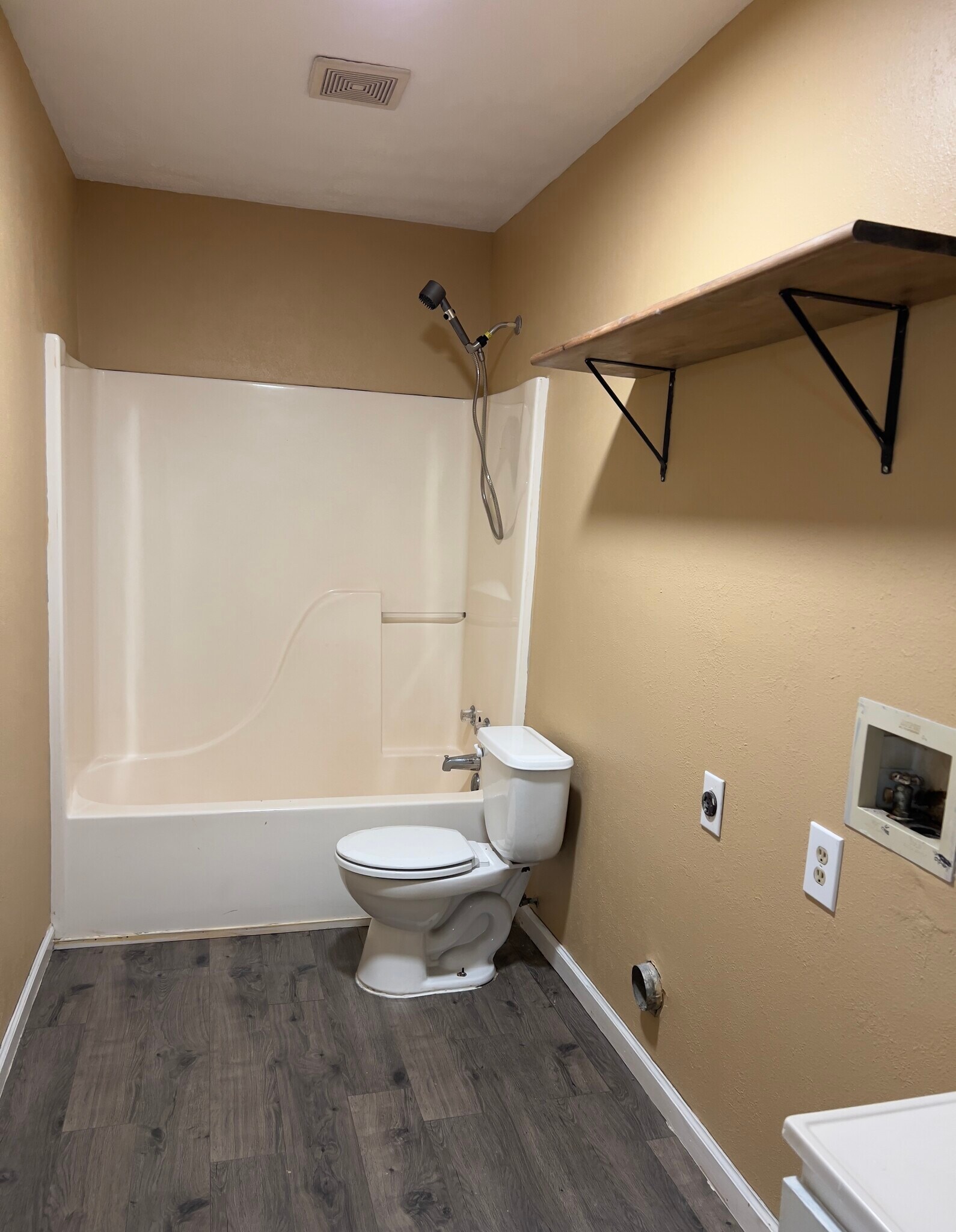 Building Photo - 107 Timberlane St