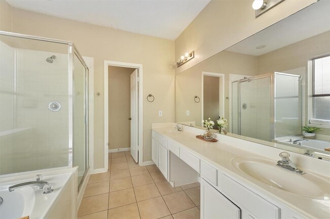 Building Photo - 17827 Scenic Oaks Dr
