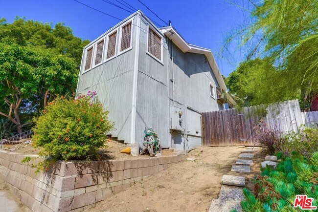 Building Photo - 2225 Baxter St