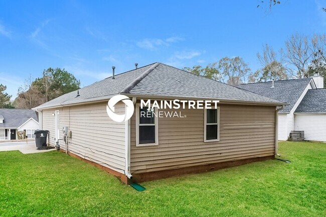 Building Photo - 3 Bedroom Pet-Friendly Home in Stockbridge, GA with Main Street Renewal