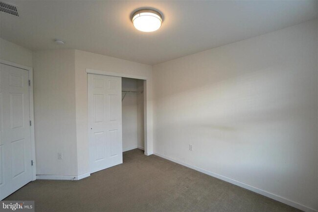 Building Photo - 1013 Chapman Cir