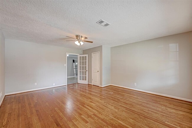 Building Photo - 718 Hohl St
