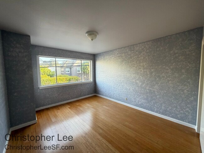 Building Photo - 777 5th Ave