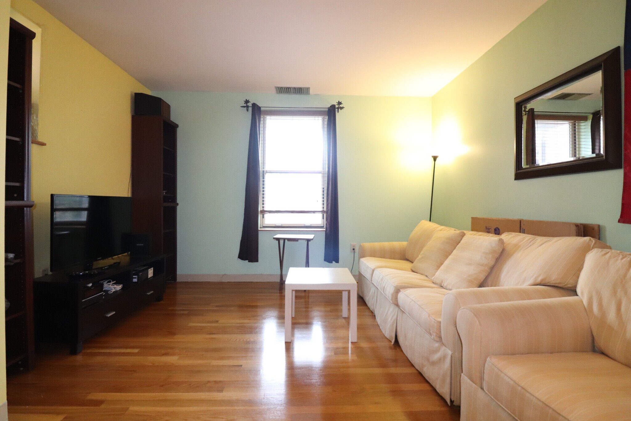 Building Photo - 96 Gainsborough St