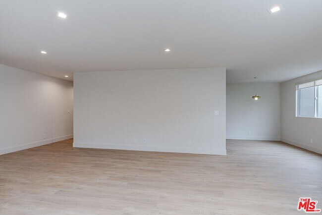 Building Photo - 12425 Texas Ave