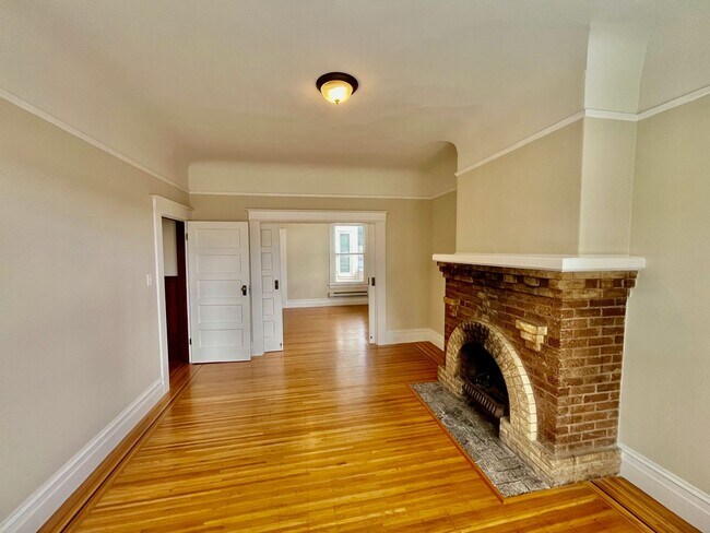 Building Photo - PM0314