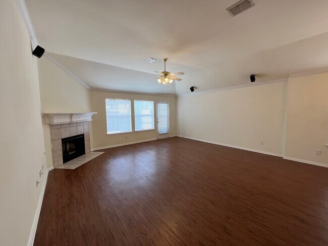 Building Photo - 6109 Apache Dr