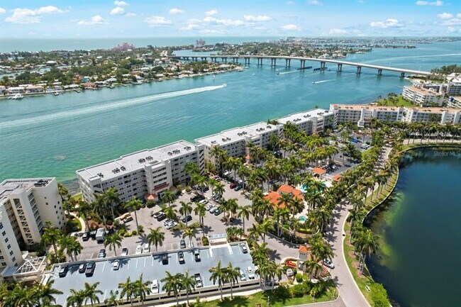 Building Photo - 6093 Bahia Del Mar Cir N