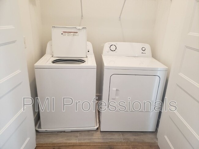 Building Photo - 205 McAuliffe St