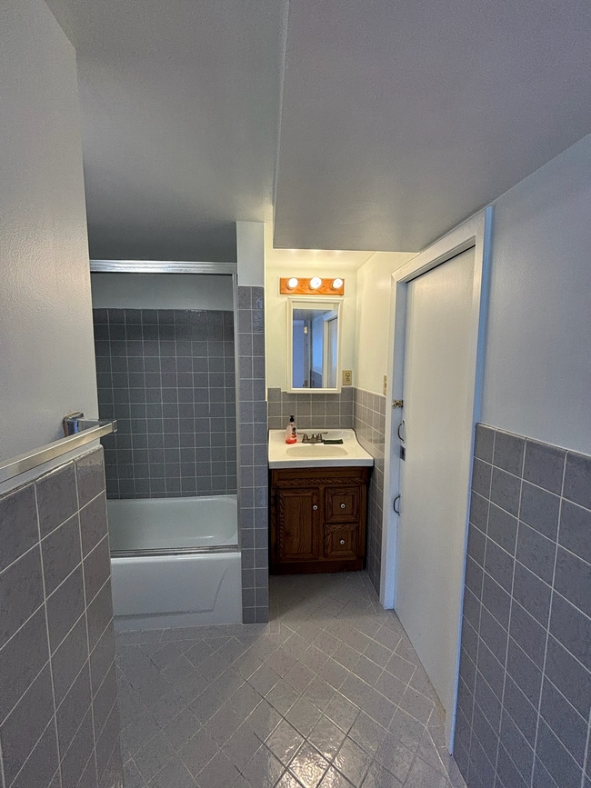 Building Photo - 207 Woodrow St