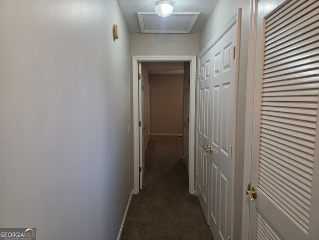 Building Photo - 102 Towne Pk Dr