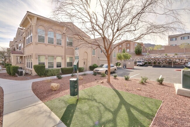 Building Photo - Upgraded Northwest 1 Bedroom Condo with At...