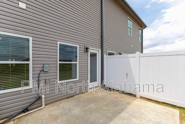 Building Photo - 7593 Discovery Pt Dr NW