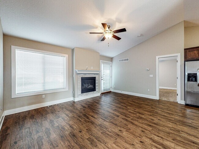 Building Photo - 411 Sunflower Dr