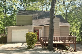 Building Photo - 6584 Oakwood Dr