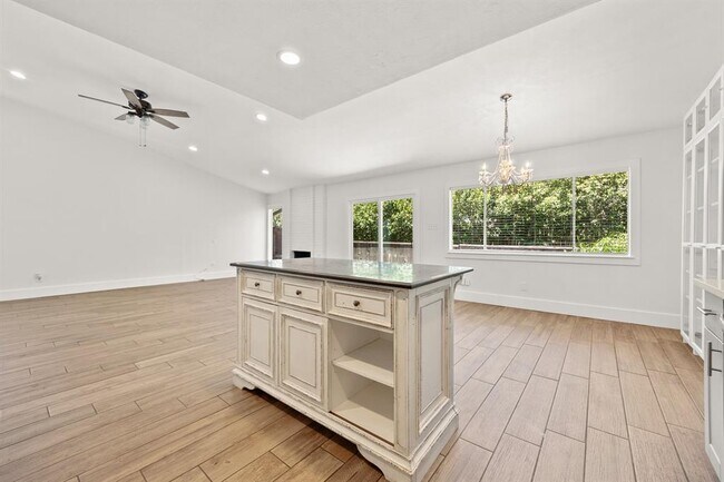 Building Photo - 9445 Singing Quail Dr