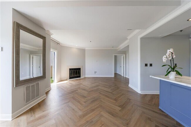 Building Photo - 2161 Peachtree Rd NE