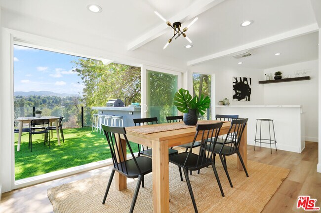 Building Photo - 4670 Brewster Dr