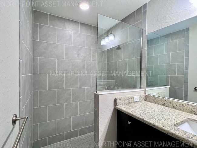 Building Photo - Stylish 3BR/2BA Home with Open Layout & Hi...
