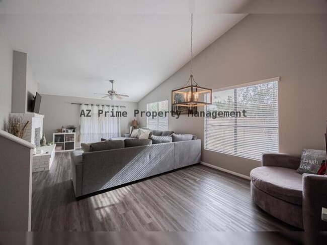 Building Photo - 25 S Ocean Dr