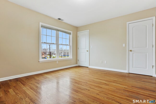 Building Photo - 1180 Main St