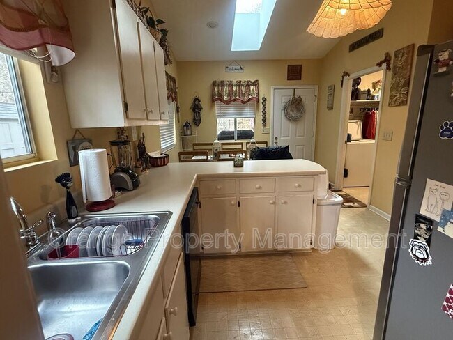 Building Photo - 251 Micasa Dr