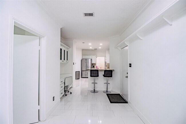 Building Photo - 1914 Hickory Lawn Dr