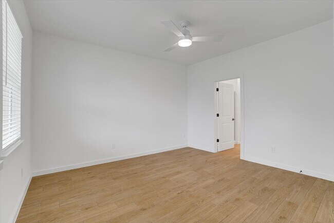 Building Photo - 8438 Bay Rdg Cir