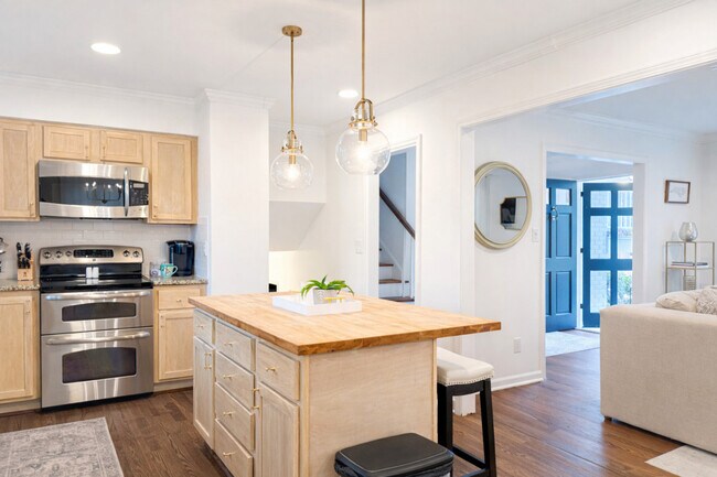 Building Photo - 7601 Bedfordshire Dr