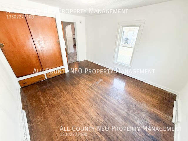 Building Photo - 859 Brown St