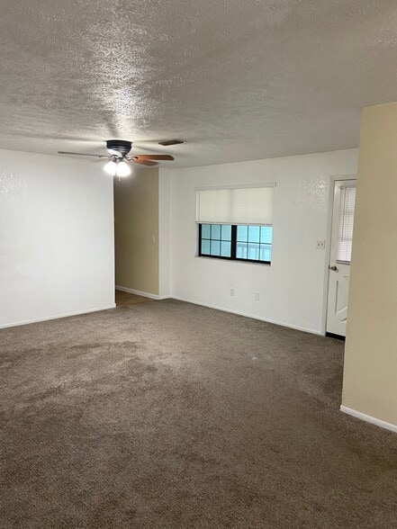 Building Photo - 5414 Lake Le Clare Rd