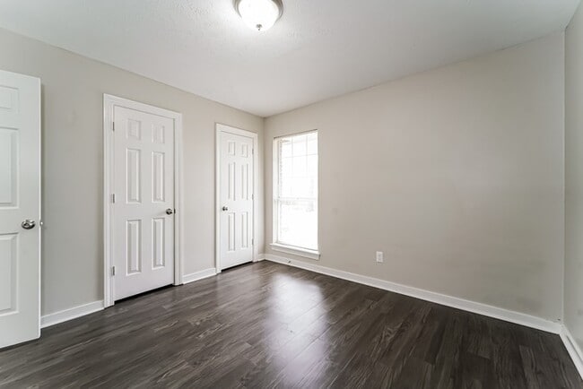 Building Photo - 107 Whitewood Ln