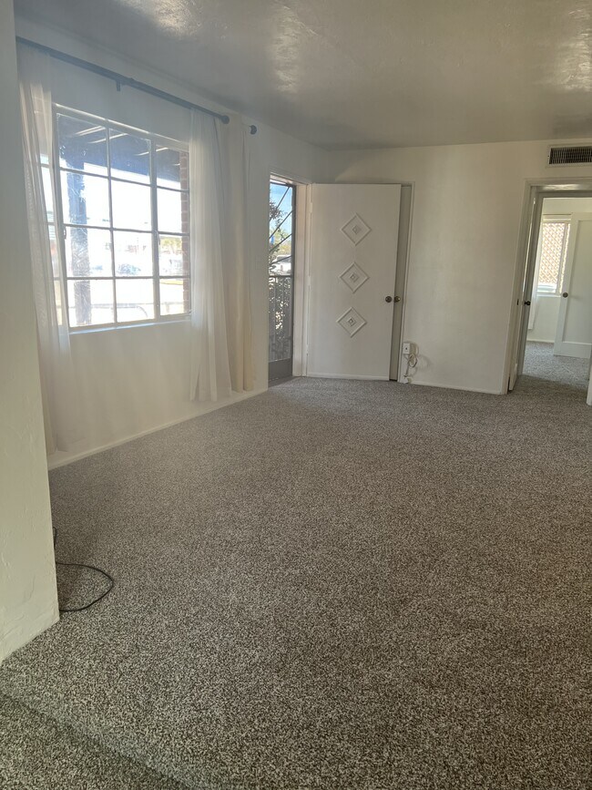 Building Photo - 2718 E 18th St