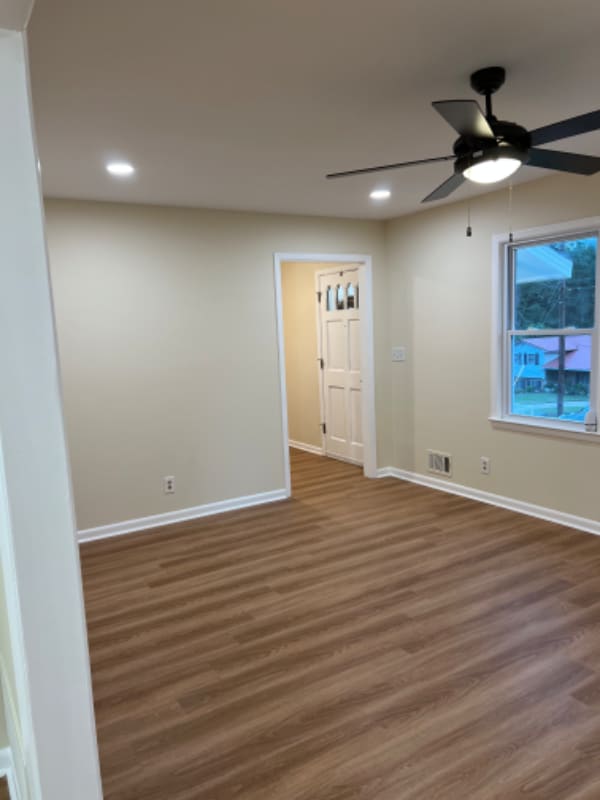 Building Photo - 3179 River Oak Rd