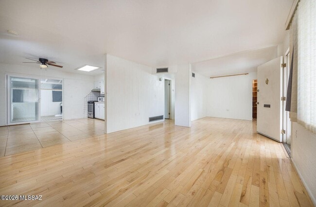 Building Photo - 390 N Silverbell Rd