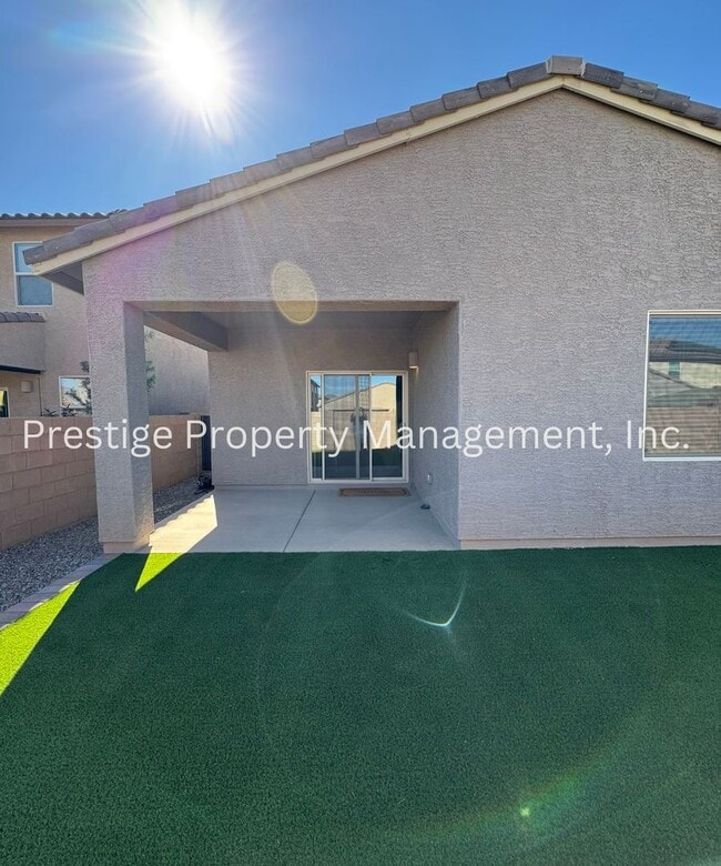 Building Photo - 3/2 Lovely Southwest Home With an Open Layout