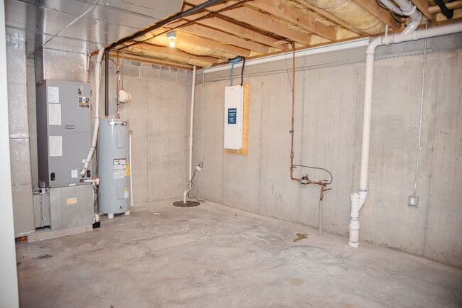 Building Photo - 465 Sunday Dr