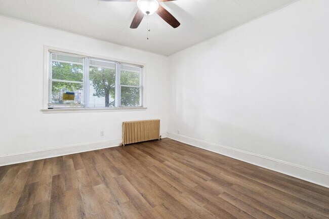 Building Photo - 182 Avenue F