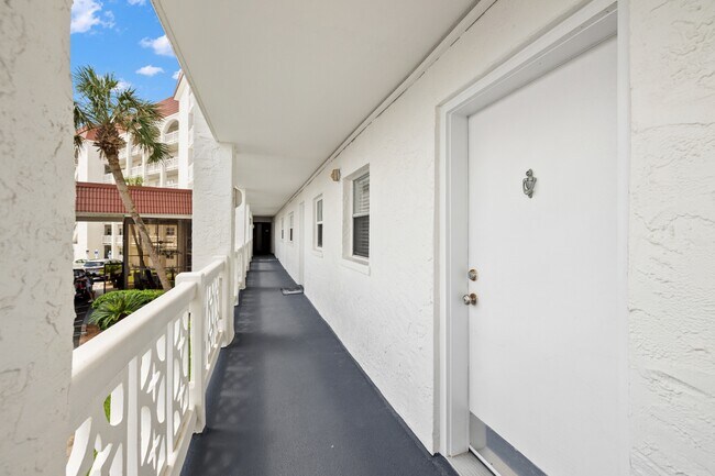 Building Photo - 909 Santa Rosa Blvd