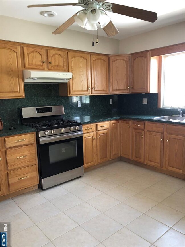 Building Photo - 504 2nd