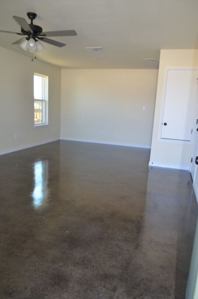 Building Photo - 989 Cline Dr