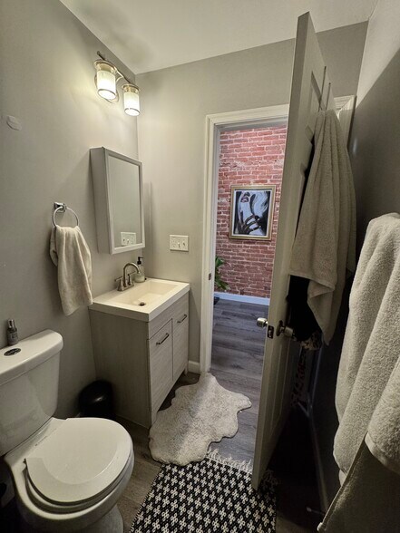 Building Photo - 515 Mosher St