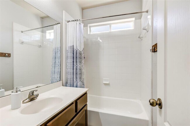 Building Photo - 2500 Charolais Ct